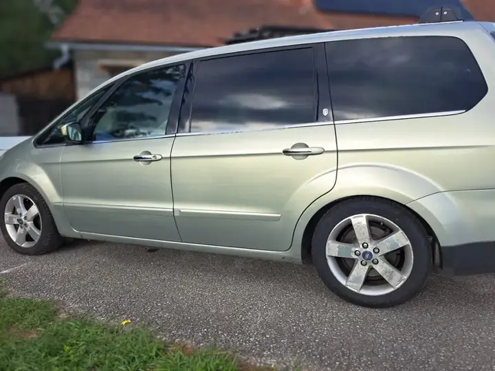 Ford Galaxy 2008 photo 3
