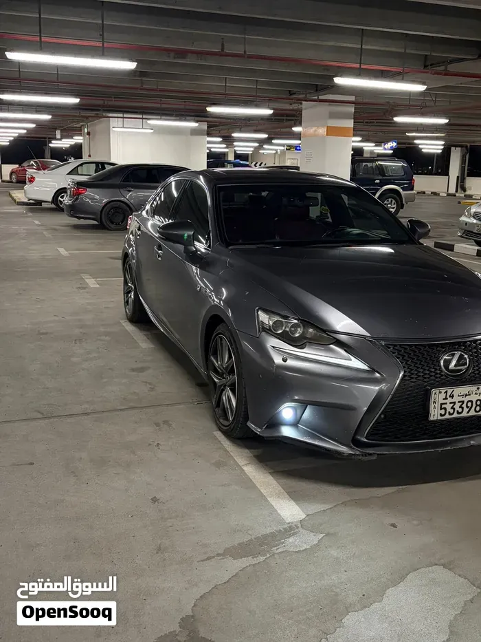 Lexus Is 300 Sport 2016 photo 3