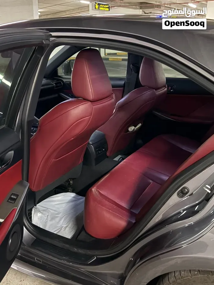 Lexus Is 300 Sport 2016 photo 2