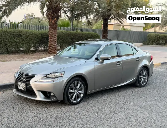 Lexus Is 300 Sport 2016 photo 5