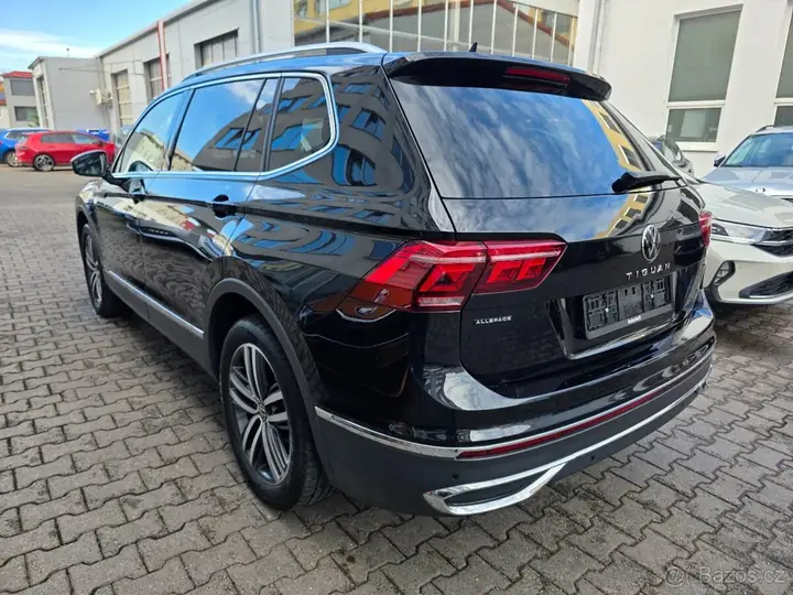 Volkswagen Tiguan Allspace 2023 photo 3