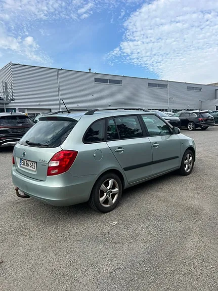 Skoda Fabia 2011 photo 5