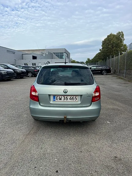 Skoda Fabia 2011 photo 4