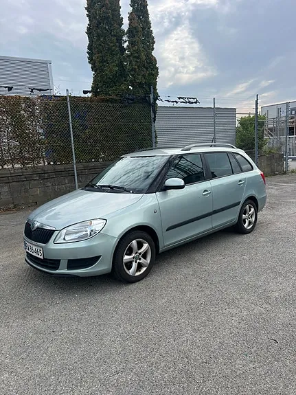 Skoda Fabia 2011 photo 2