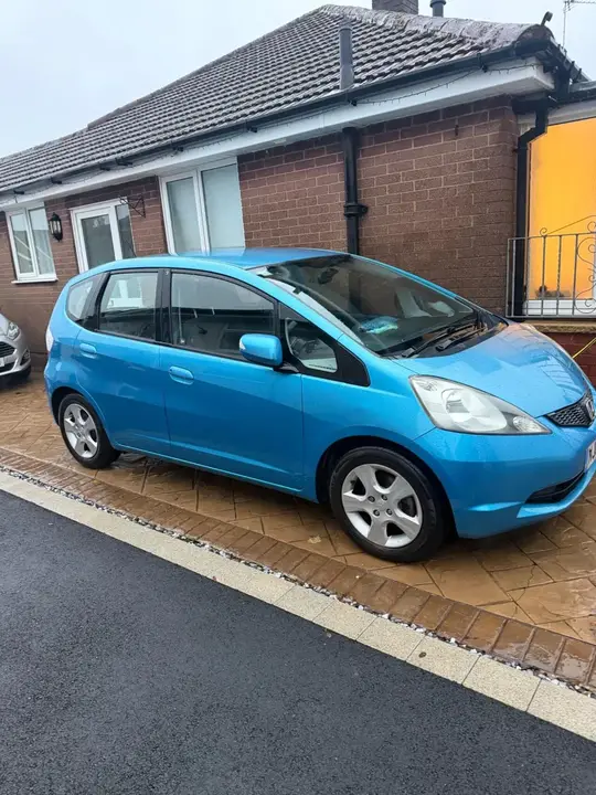 Honda Jazz 2010 photo 2