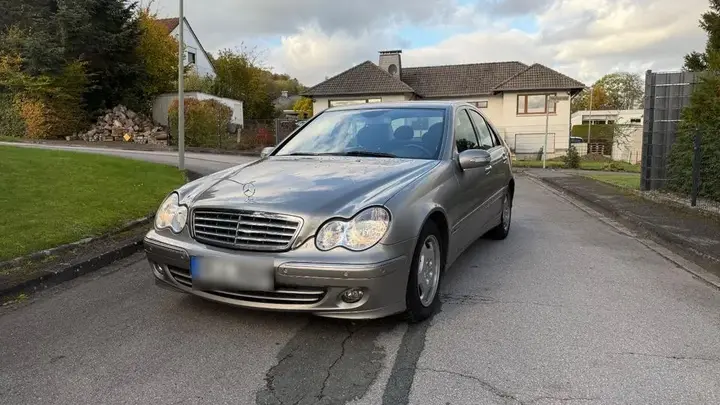 Mercedes-Benz 220