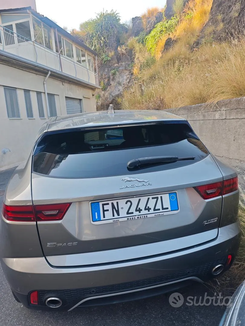 Jaguar E-Pace 2018 photo 3