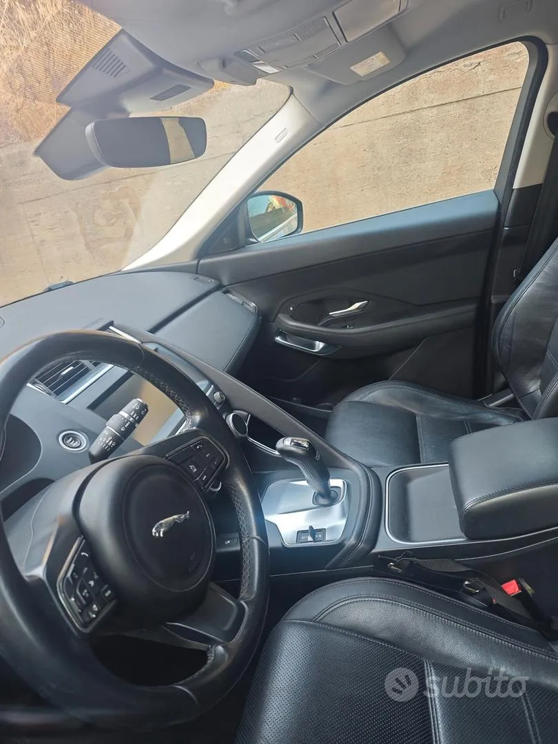 Jaguar E-Pace 2018 photo 5