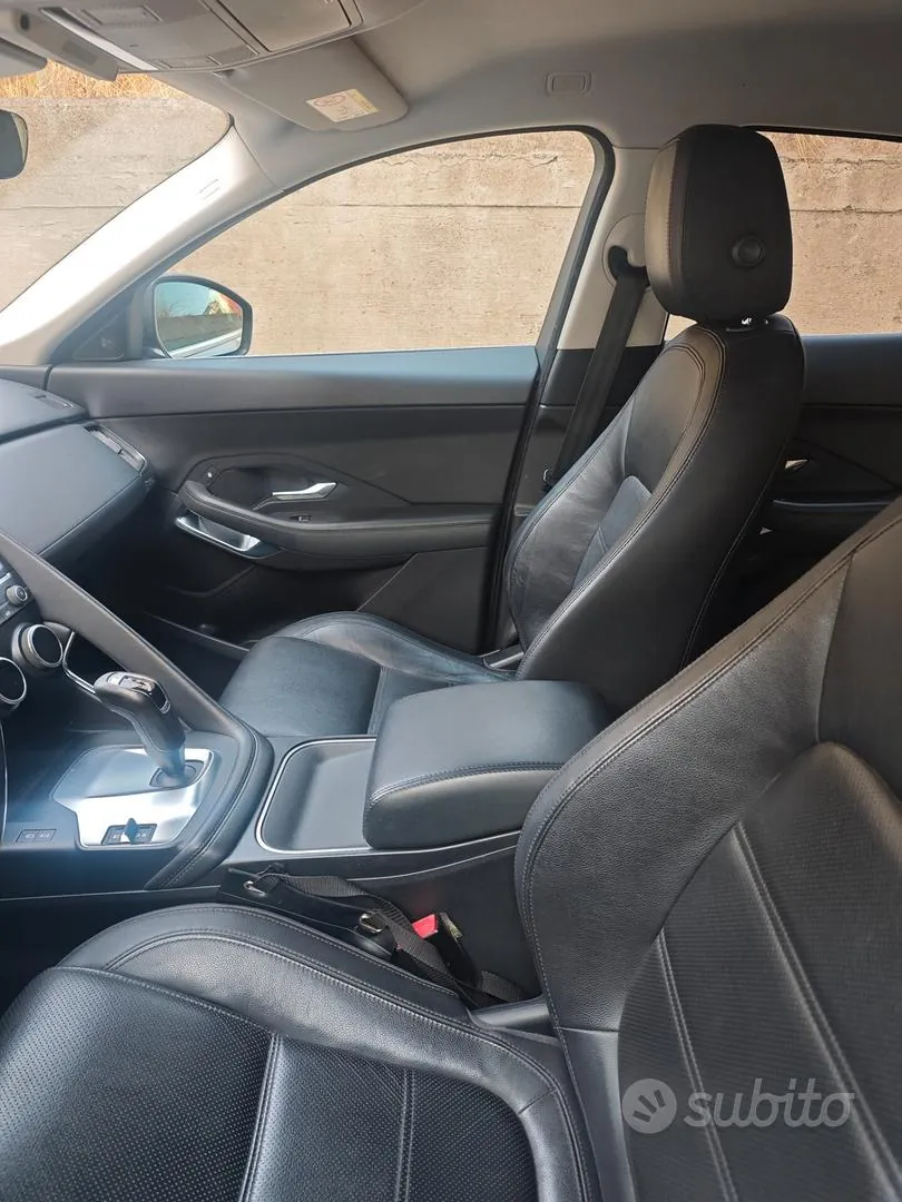 Jaguar E-Pace 2018 photo 4