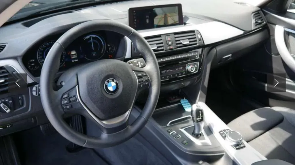 BMW 3 Series 2018 photo 3