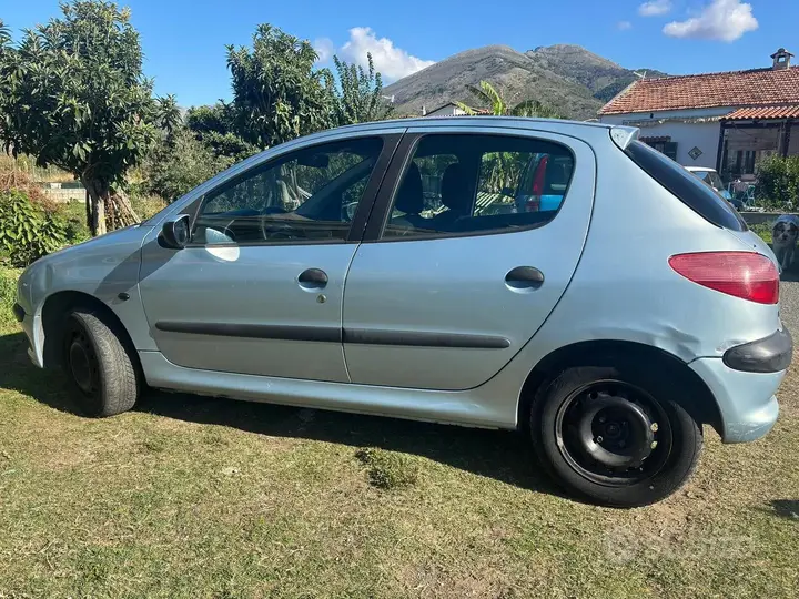 Peugeot 206 2003 photo 2
