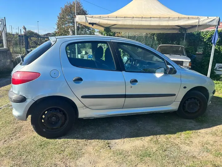 Peugeot 206 2003 photo 4