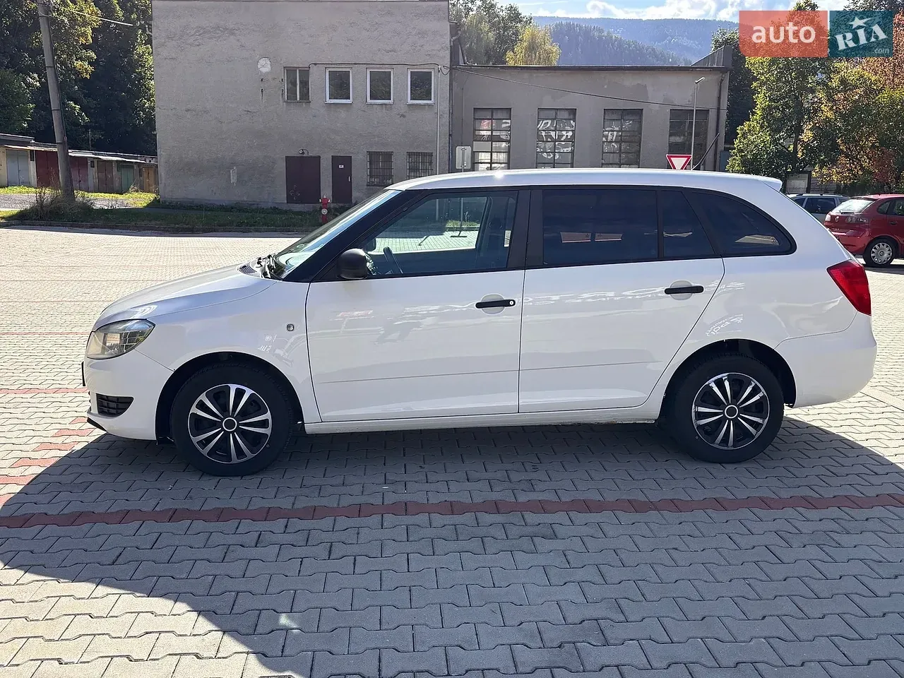 Skoda Fabia 2013 photo 4