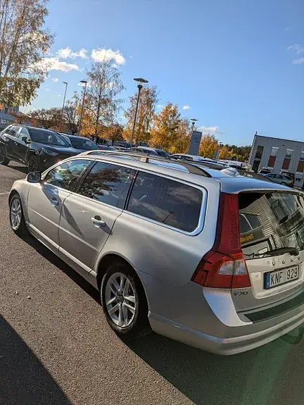 Volvo V70 2010 photo 2