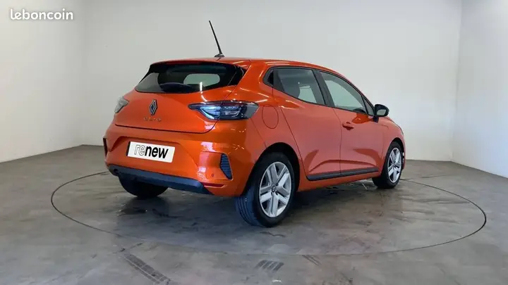 Renault Clio 2023 photo 2