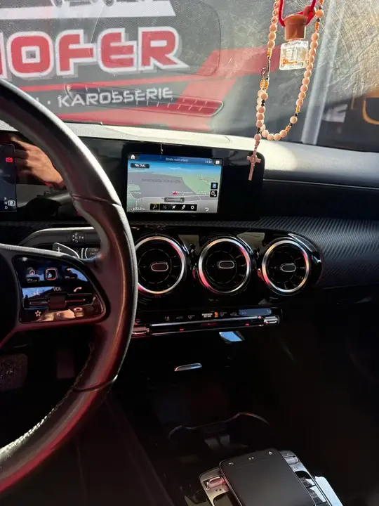 Mercedes-Benz A-Class 2018 photo 3