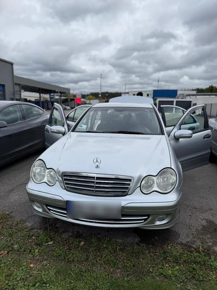 Mercedes-Benz C220
