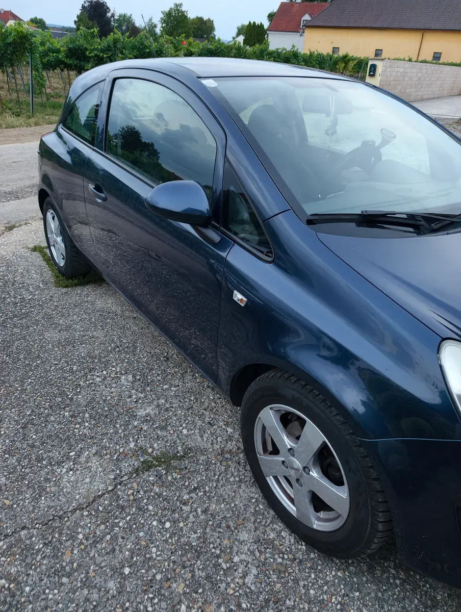 Opel Corsa 2011 photo 2