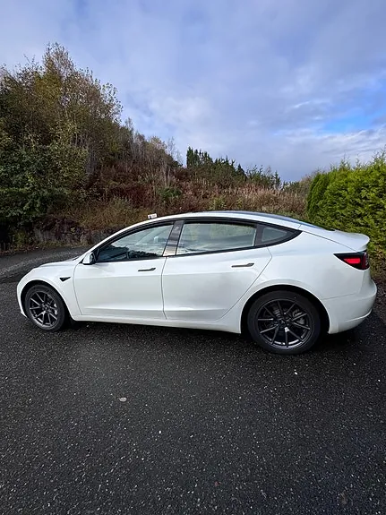 Tesla Model 3 2022 photo 2