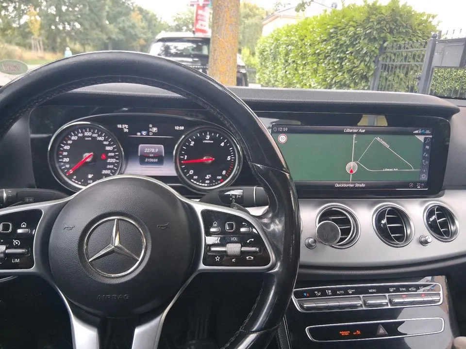 Mercedes-Benz E200