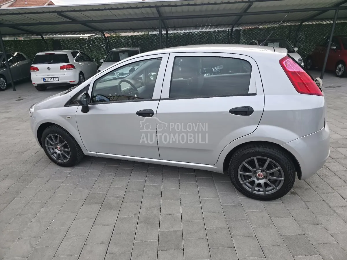 Fiat Grande Punto 2012 photo 5