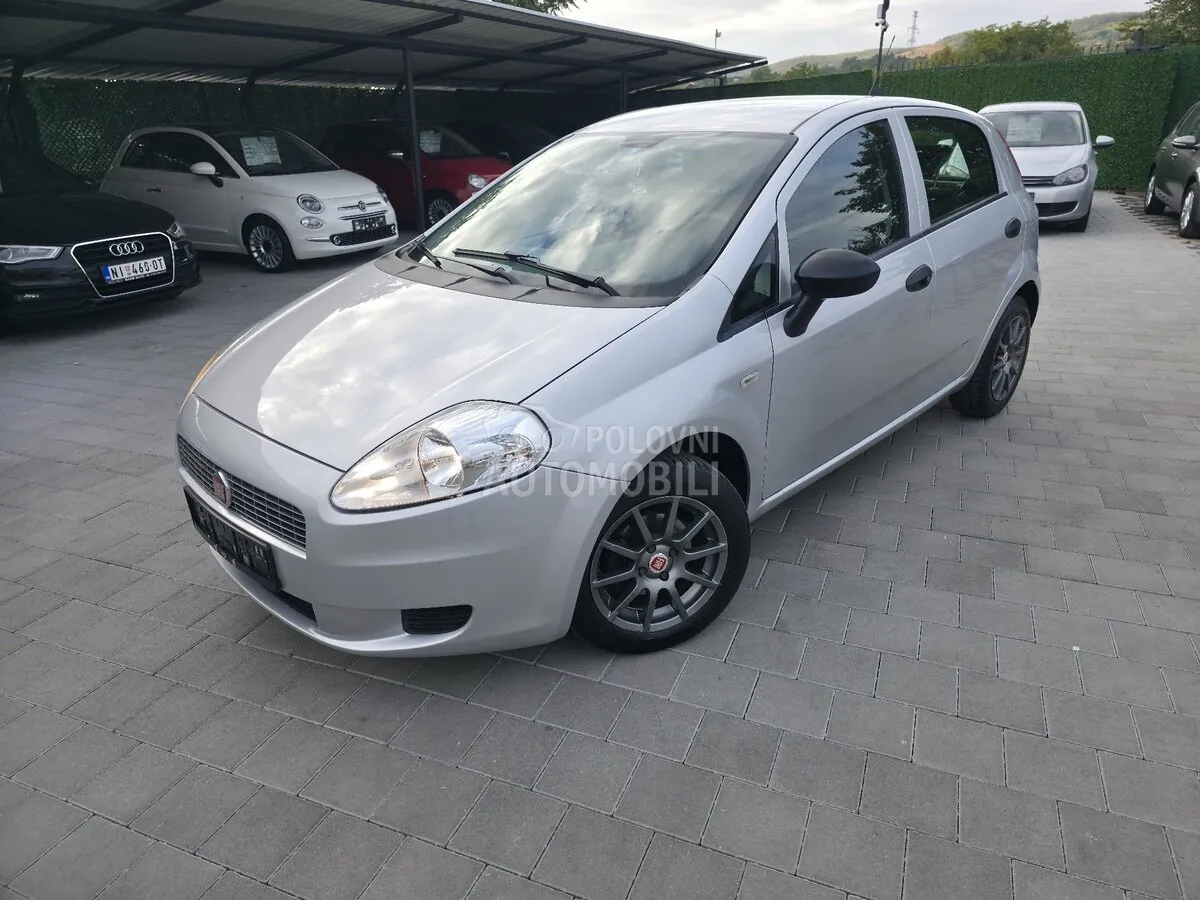 Fiat Grande Punto 2012 photo 2