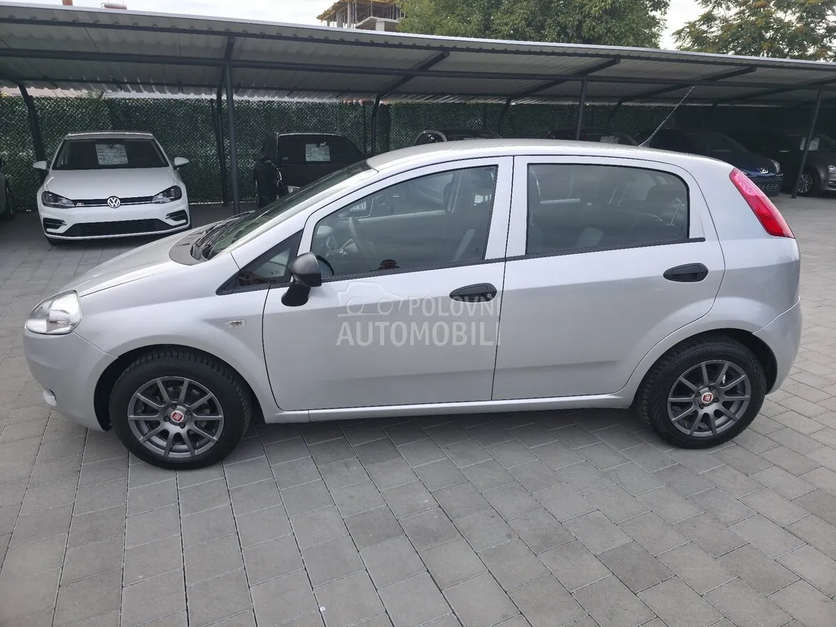 Fiat Grande Punto 2012 photo 3