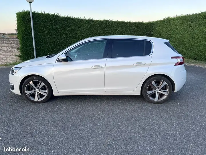 Peugeot 308 2013 photo 2