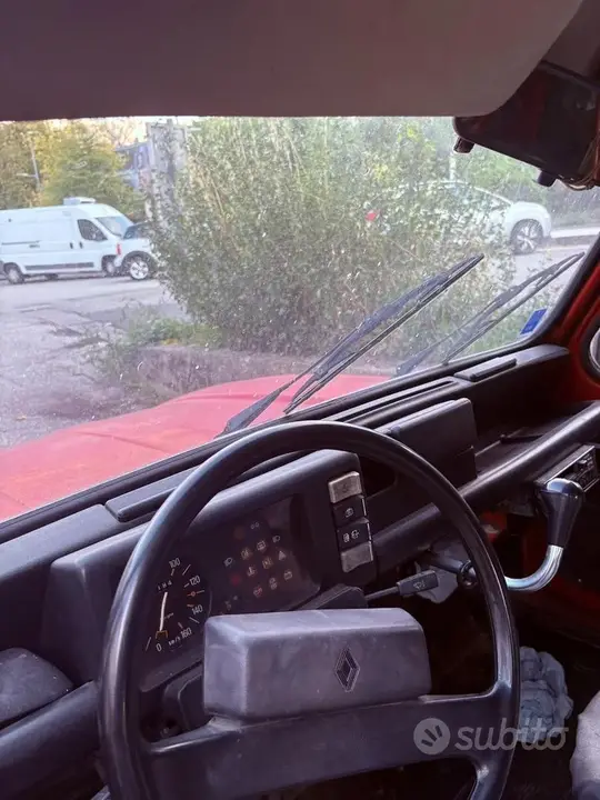 Renault 4 1985 photo 2