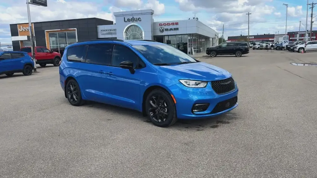 Chrysler Pacifica 2026 photo 2