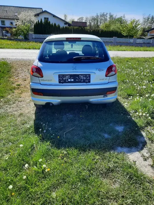 Peugeot 206 2011 photo 2