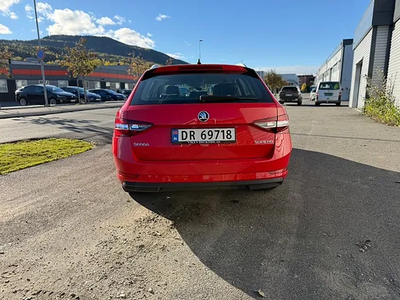Skoda Superb 2019 photo 4