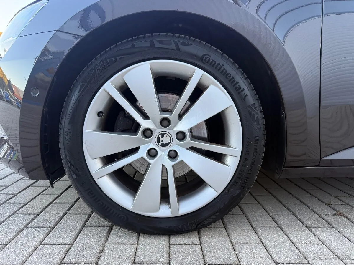 Skoda Superb 2016 photo 5