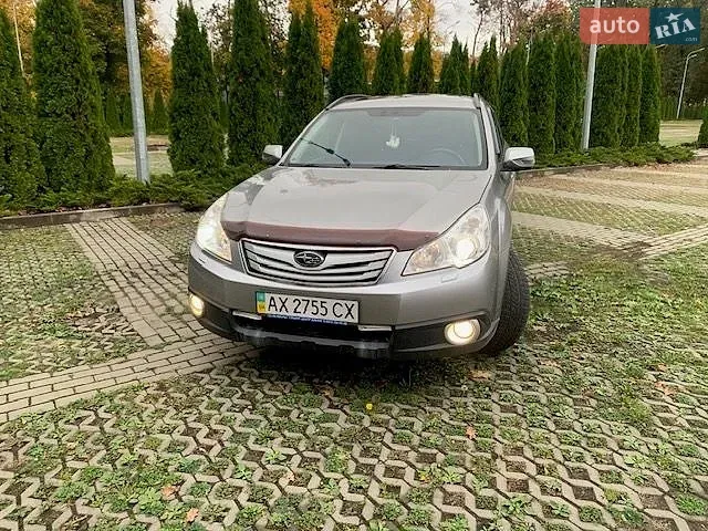 Subaru Outback 2011 photo 2