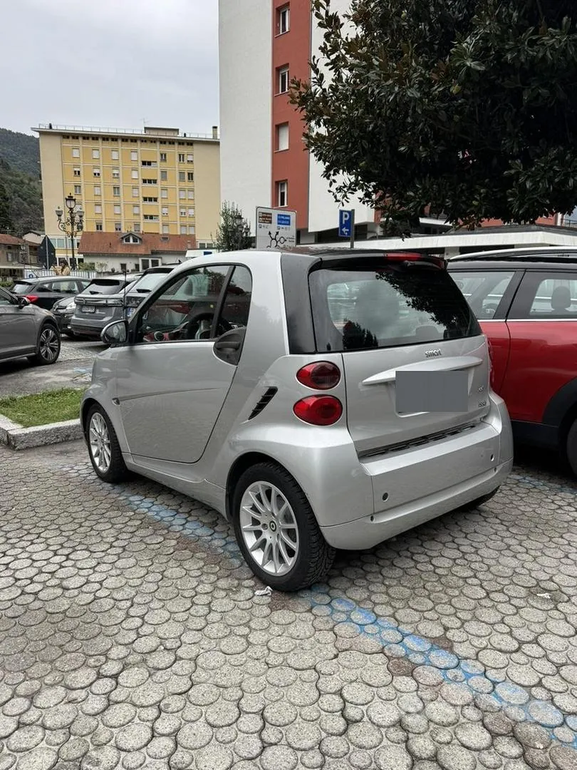 Smart Fortwo 2011 photo 2
