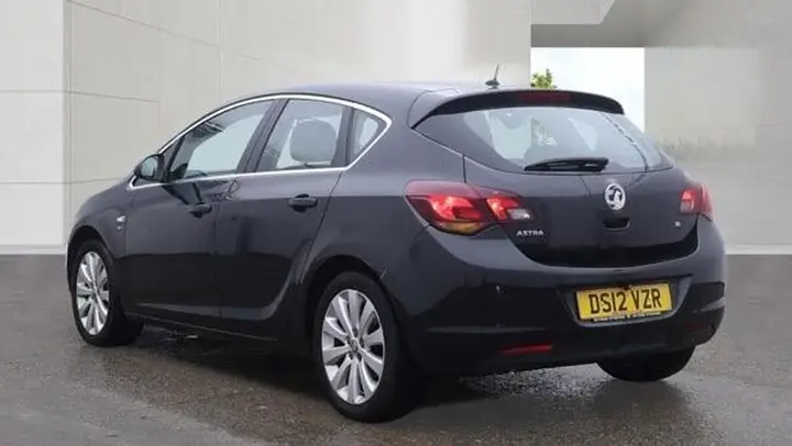 Vauxhall Astra 2012 photo 3