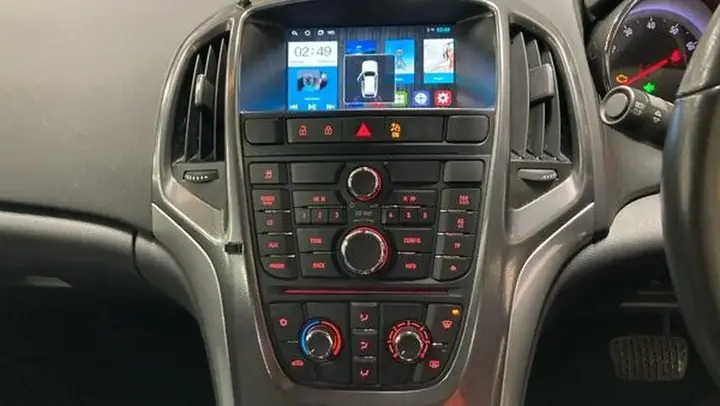 Vauxhall Astra 2012 photo 2