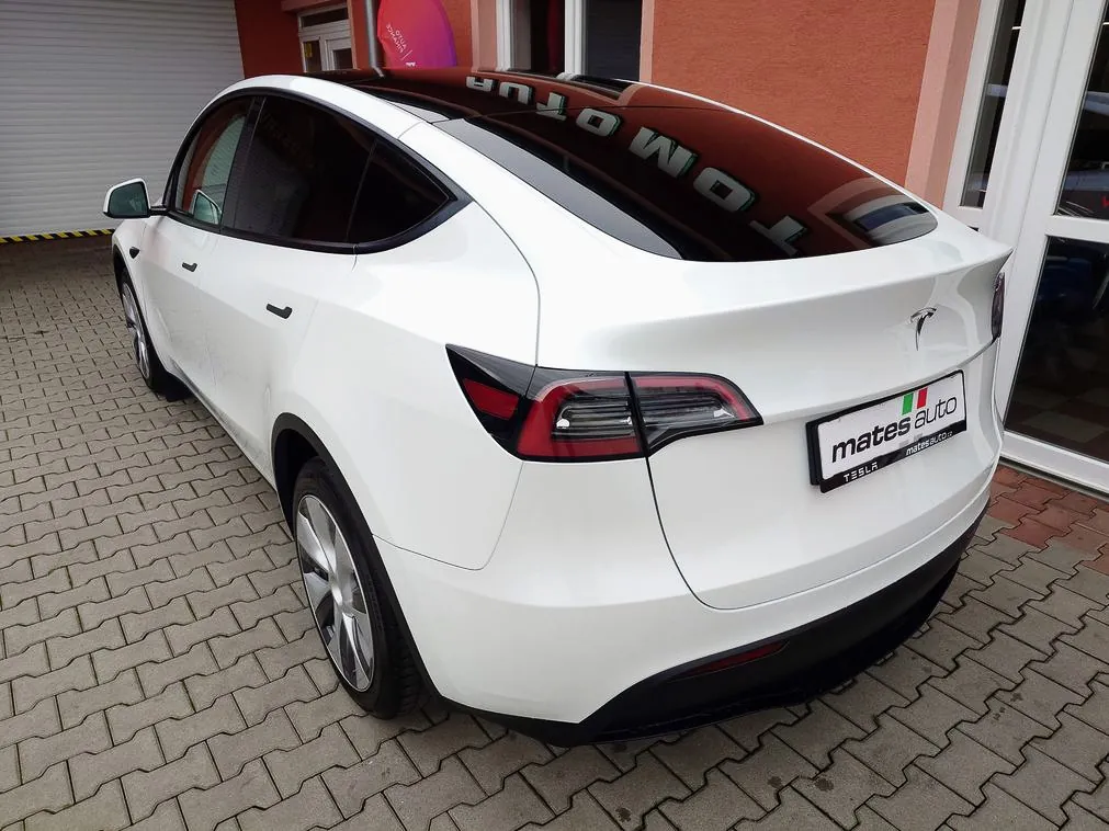 Tesla Model Y 2023 photo 3