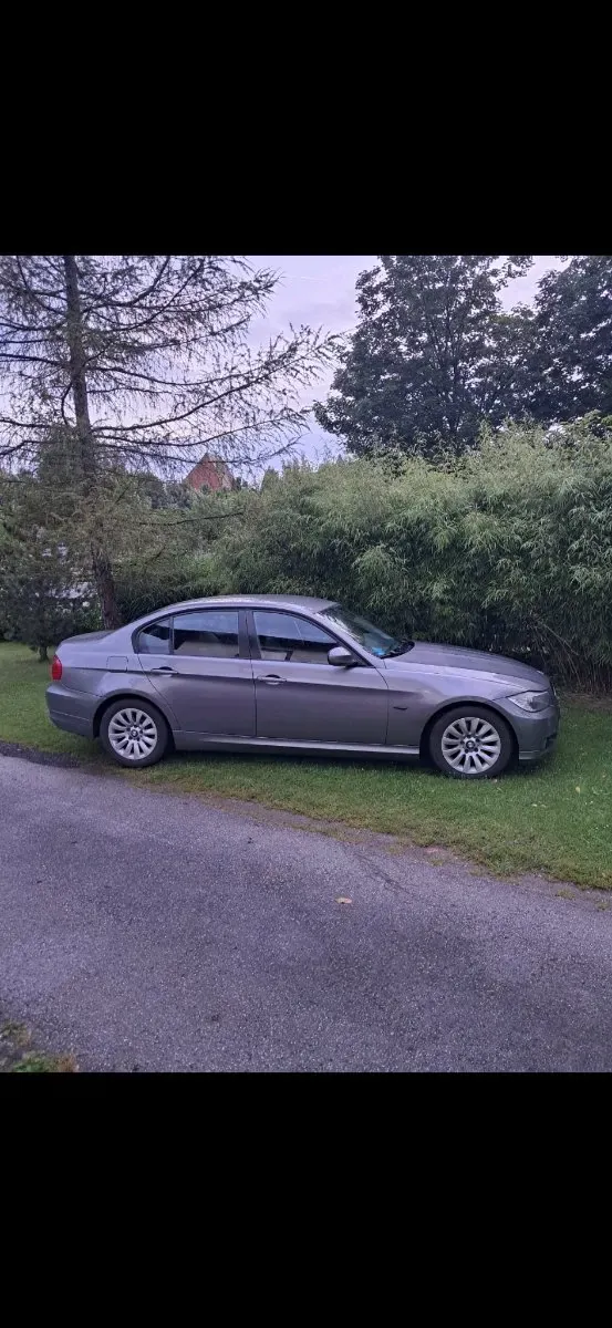 BMW 3 Series 2009 photo 2