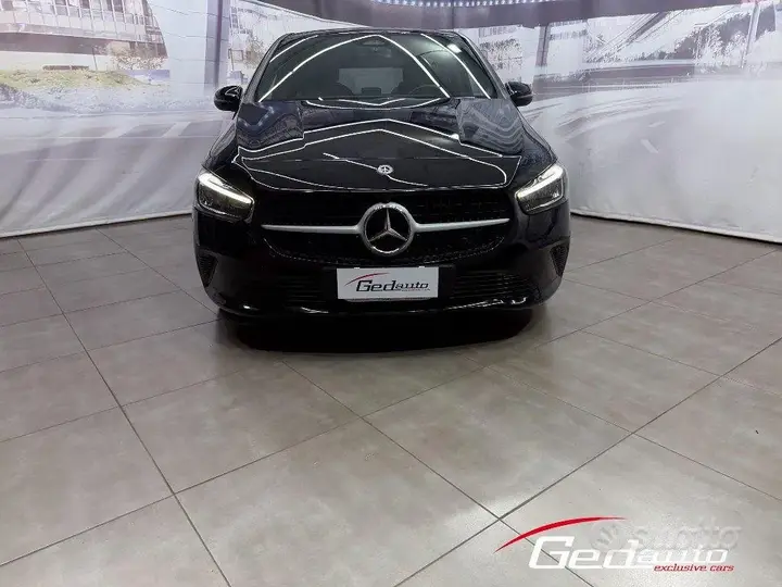 Mercedes-Benz B 180