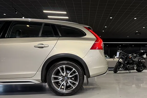 Volvo V60 Cross Country 2018 photo 4