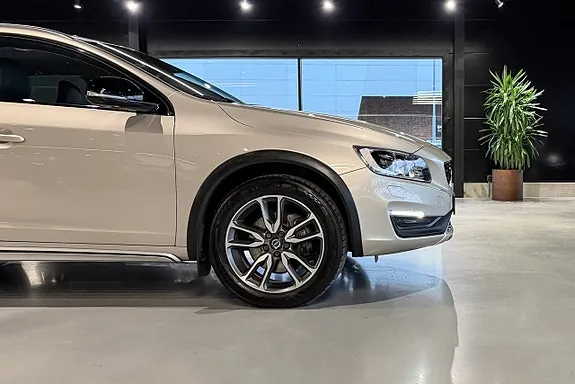 Volvo V60 Cross Country 2018 photo 3