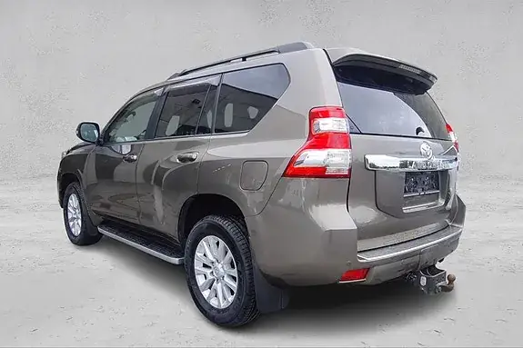 Toyota Land Cruiser 2017 photo 3