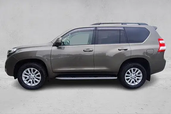 Toyota Land Cruiser 2017 photo 2