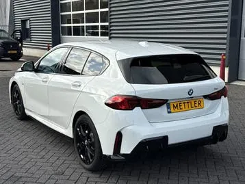 BMW 1 Series 2025 photo 3