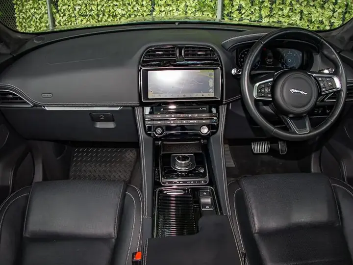 Jaguar F-Pace 2020 photo 5