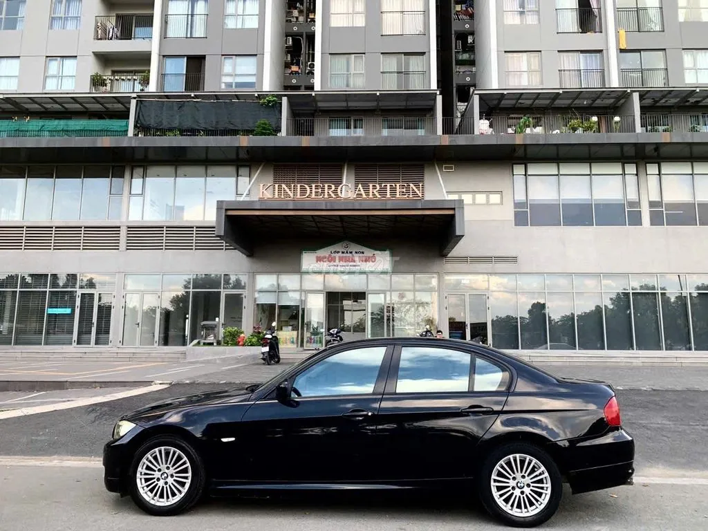 BMW 3 Series 2012 photo 2