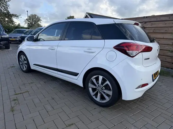 Hyundai I20 2017 photo 2