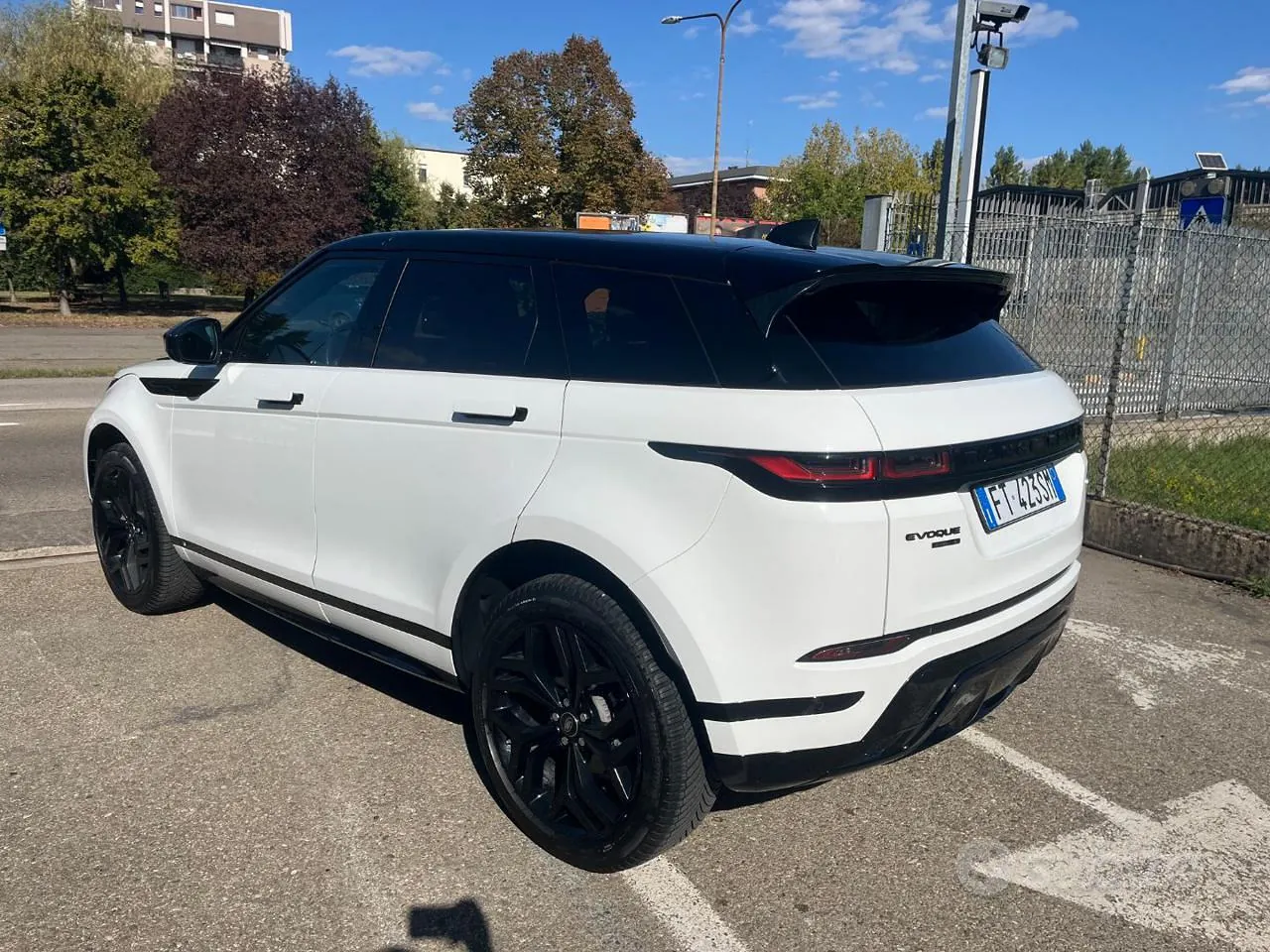 Land Rover Range Rover Evoque 2019 photo 2