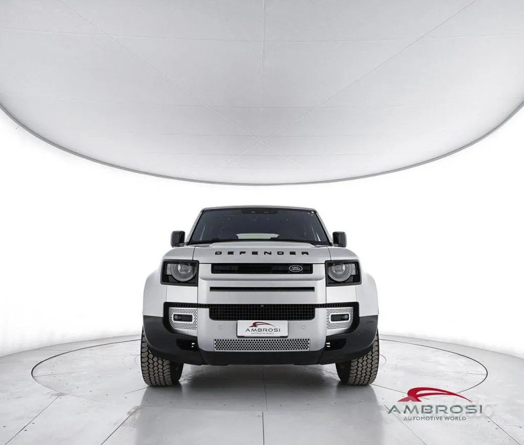 Land Rover Defender 2022 photo 5